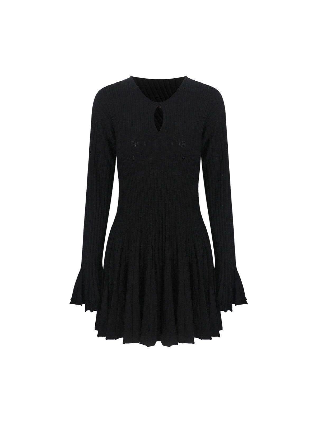 Robe pull noire à col rond, manches évasées & jupe plissée